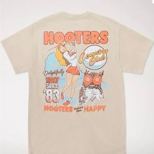 Hooters Country Club T-Shirt, Large, New!  Hooters Restaurant merchandise